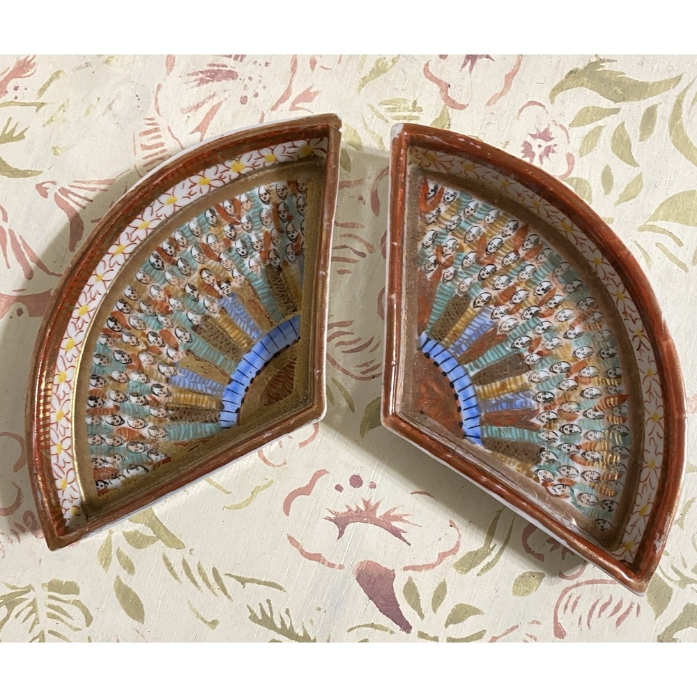 Antique Japanese‎ Kutani Thousand Faces 2 Triangular Condiment Dishes Gold Gilt
